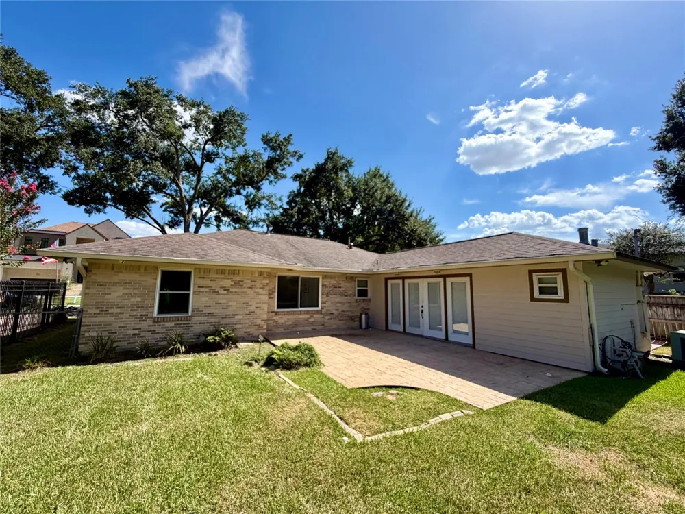 2106 Woodcrest Drive Houston, TX 77018