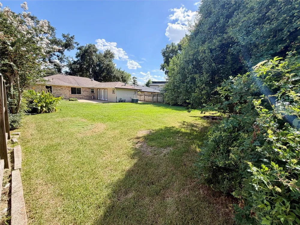 2106 Woodcrest Drive Houston, TX 77018