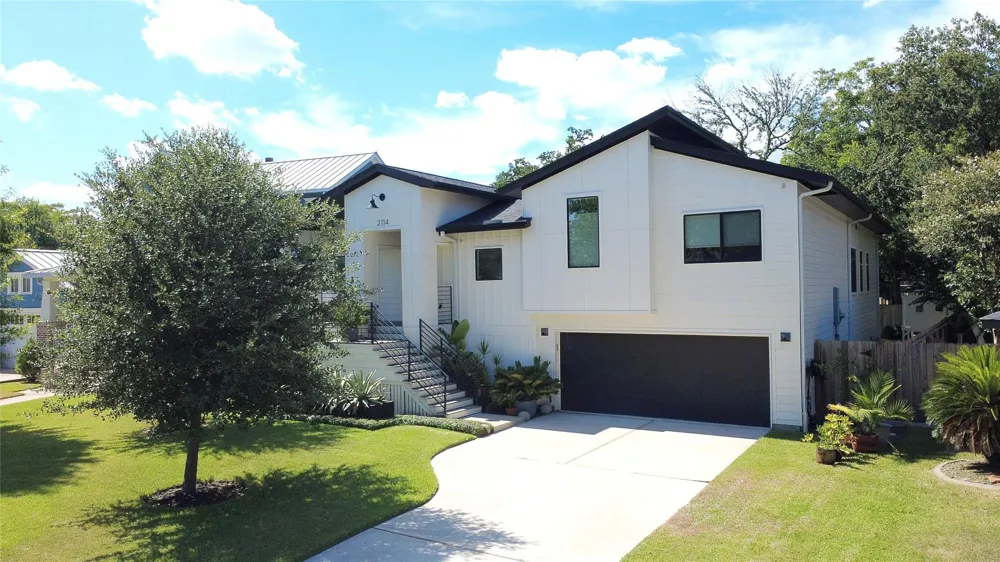 2106 Woodcrest Drive Houston, TX 77018