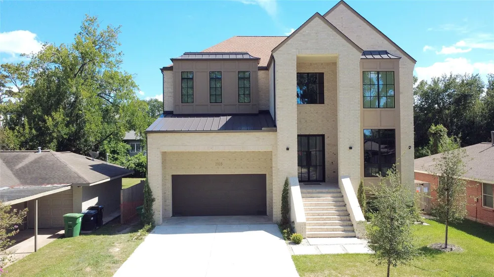 2106 Woodcrest Drive Houston, TX 77018