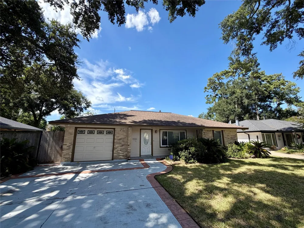2106 Woodcrest Drive Houston, TX 77018