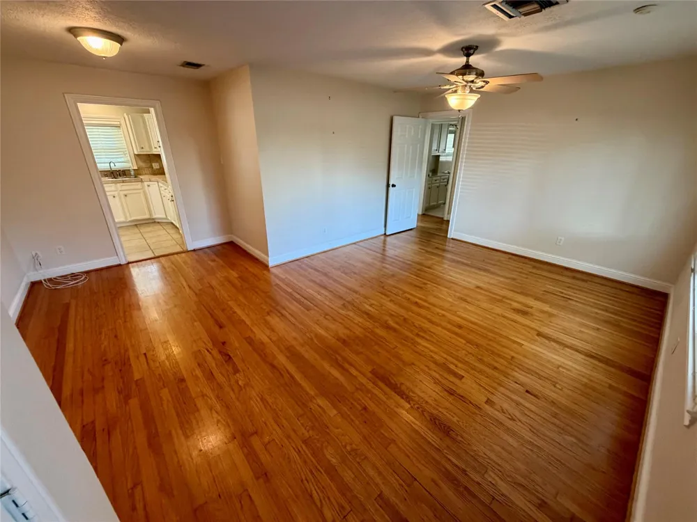 2106 Woodcrest Drive Houston, TX 77018