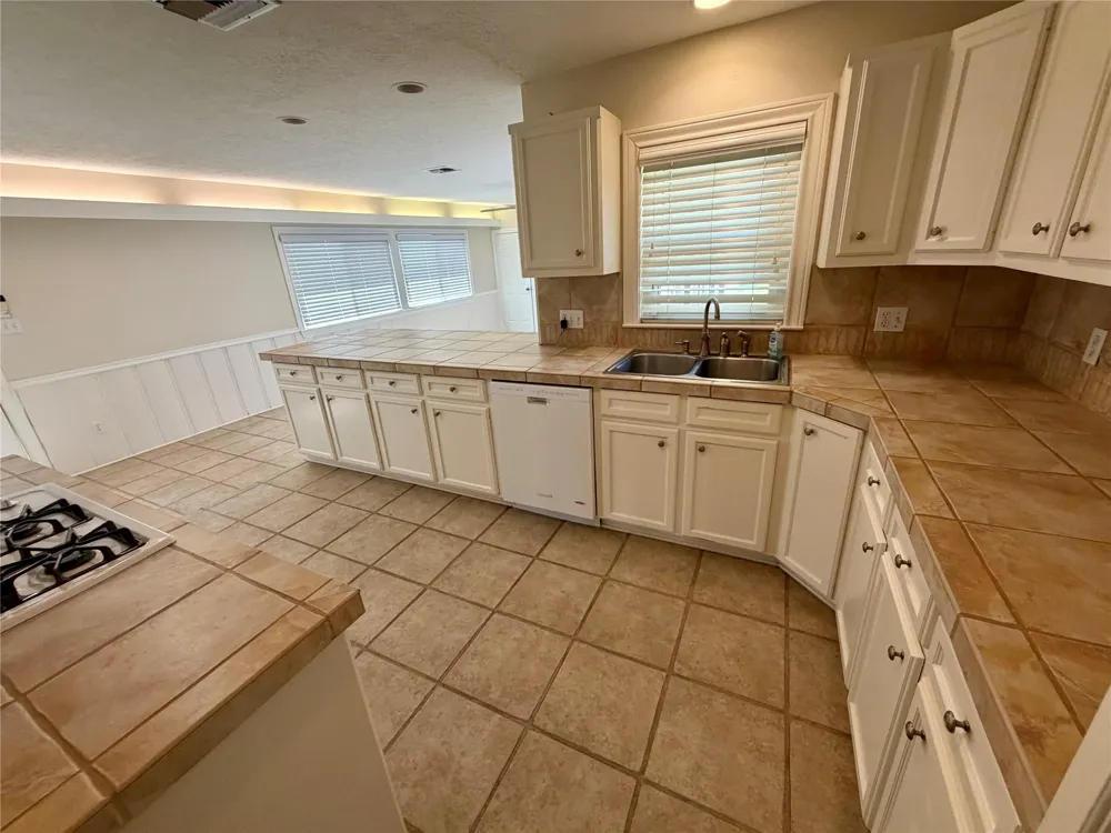 2106 Woodcrest Drive Houston, TX 77018