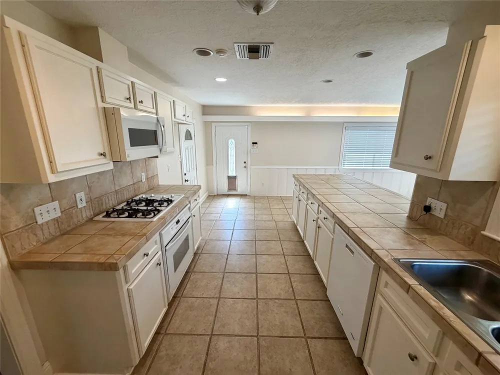 2106 Woodcrest Drive Houston, TX 77018