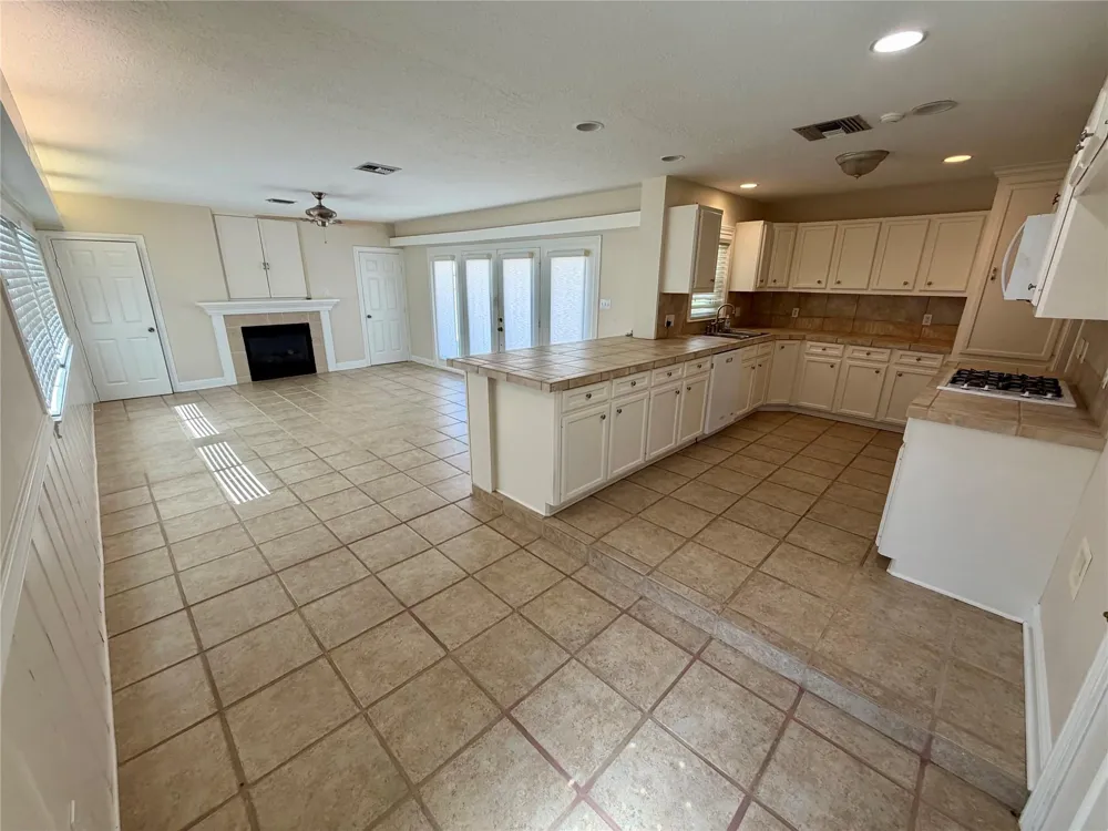 2106 Woodcrest Drive Houston, TX 77018