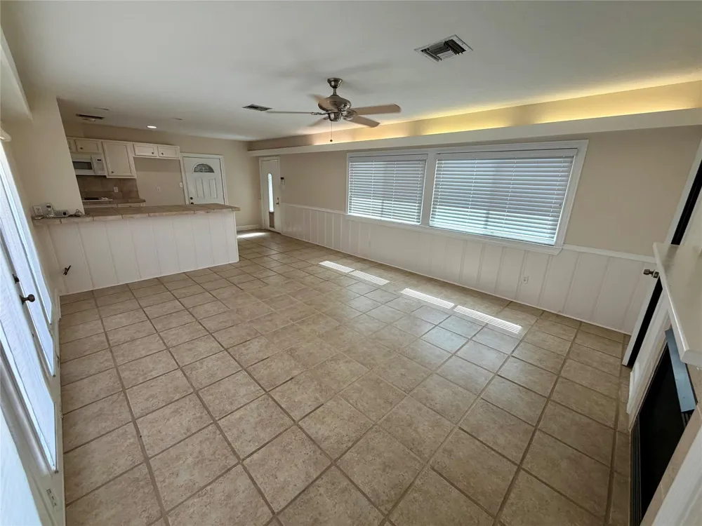 2106 Woodcrest Drive Houston, TX 77018