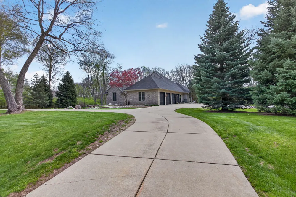 4929 Country Lane Jackson, MI 49201