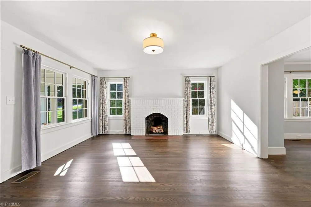 813 Arbordale Avenue High Point, NC 27262