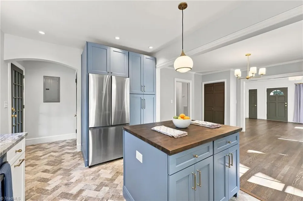 813 Arbordale Avenue High Point, NC 27262