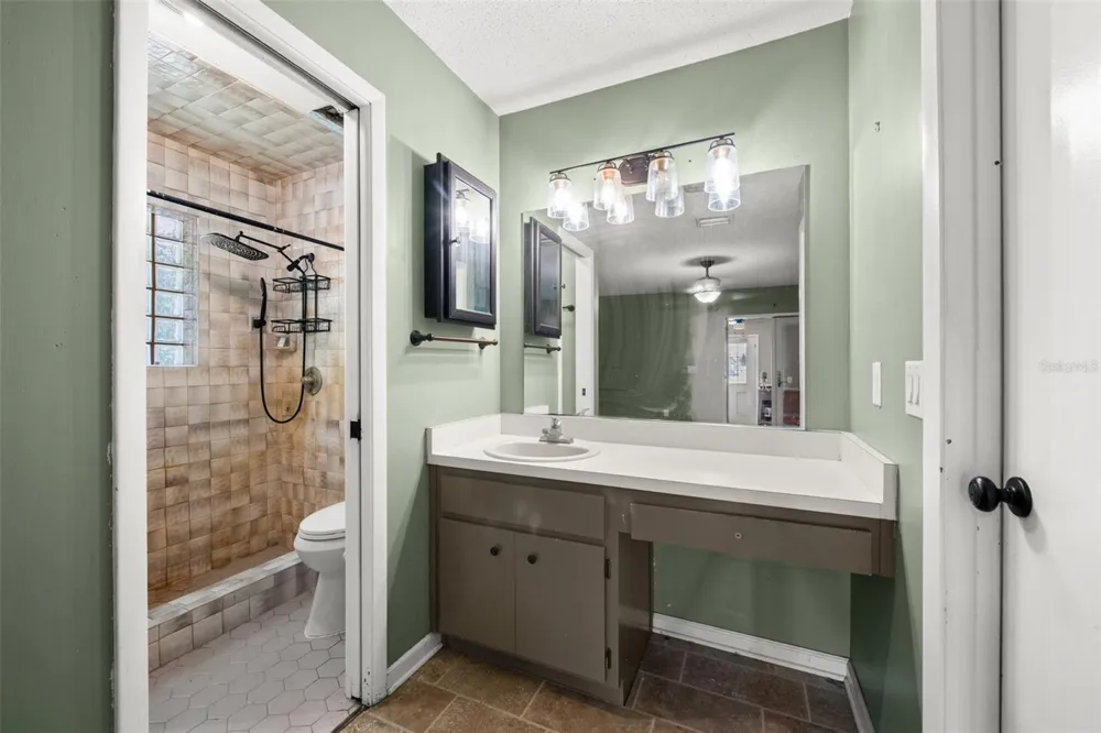 2380 PEMBERTON STREET Oviedo, FL 32765