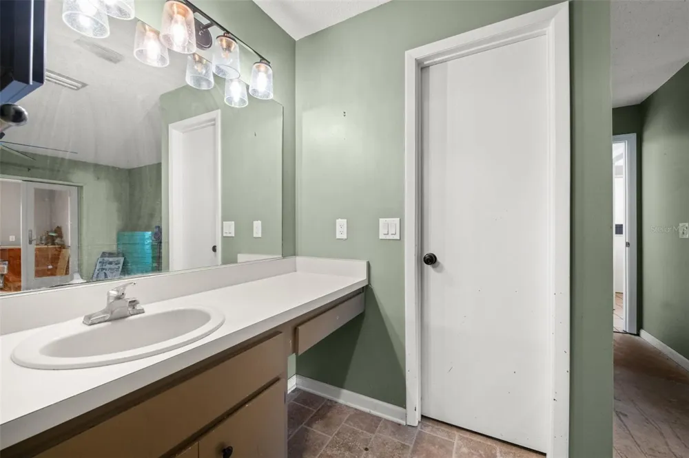2380 PEMBERTON STREET Oviedo, FL 32765