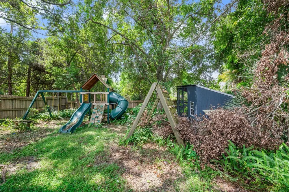 2380 PEMBERTON STREET Oviedo, FL 32765