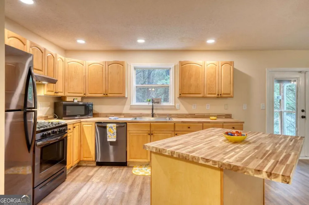 553 Grayce LN Hiawassee, GA 30546