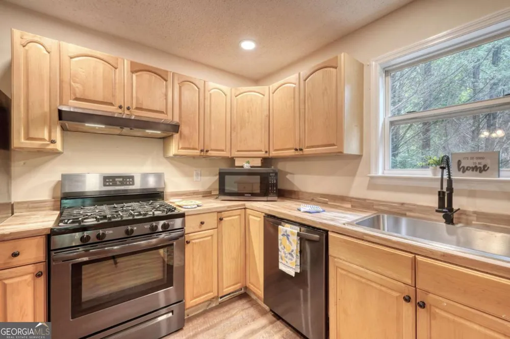 553 Grayce LN Hiawassee, GA 30546