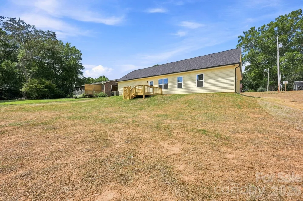 1517 Robin Road Newton, NC 28658