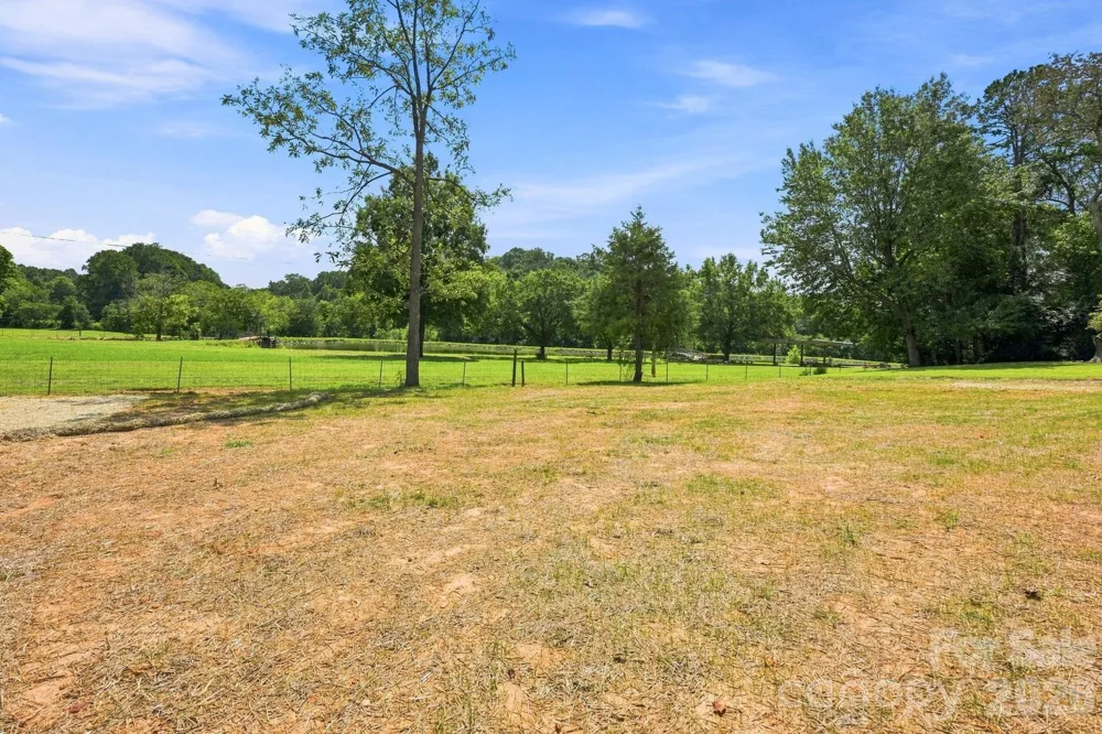 1517 Robin Road Newton, NC 28658