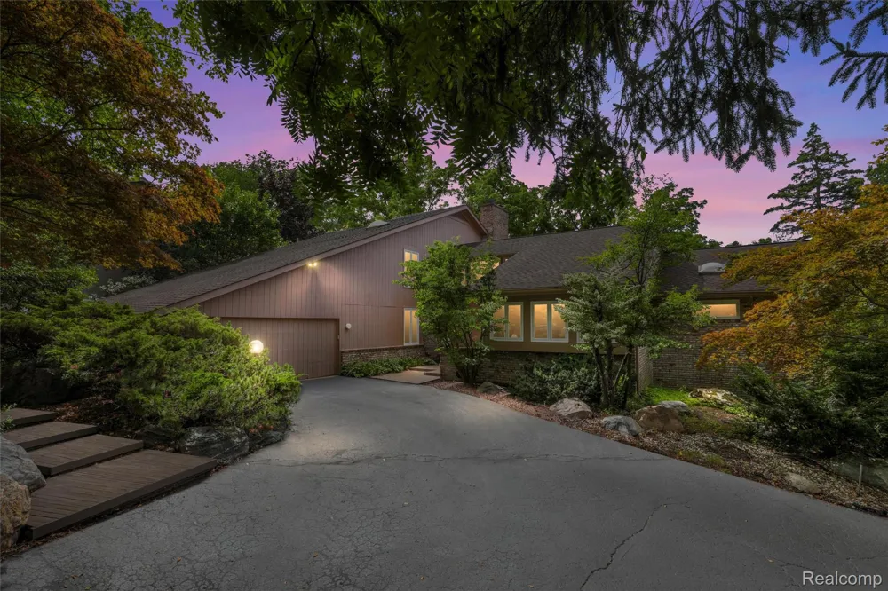 4972 Champlain Circle West Bloomfield Charter Township, MI 48323