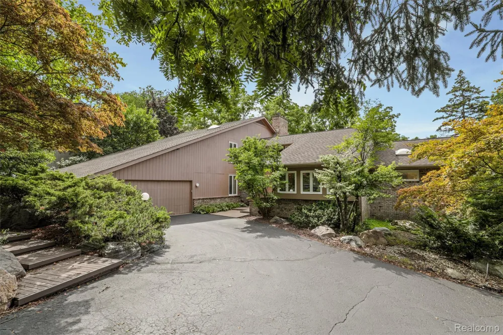 4972 Champlain Circle West Bloomfield Charter Township, MI 48323