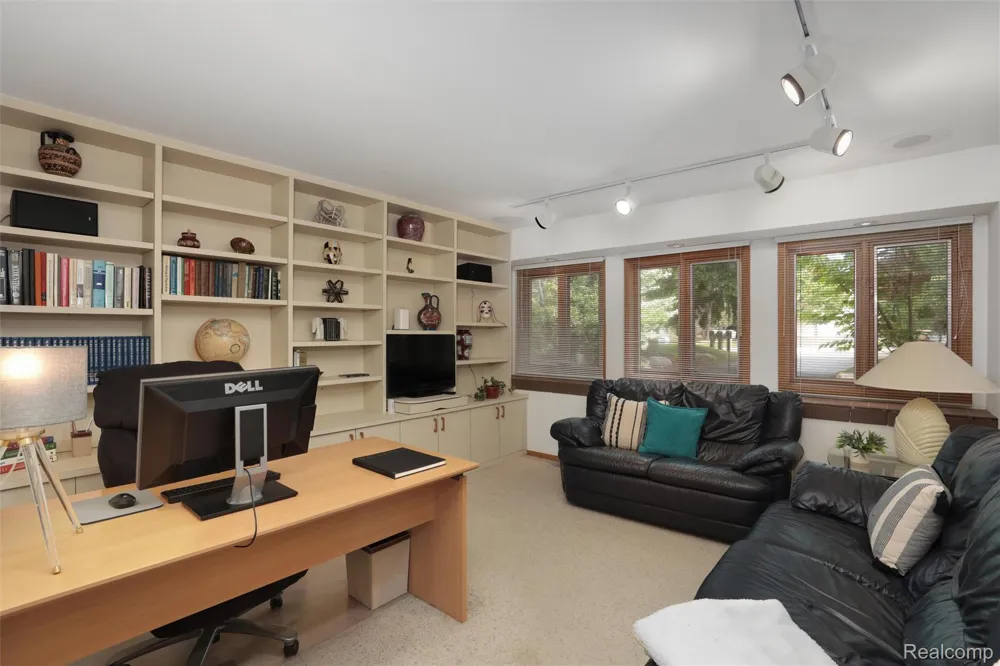 4972 Champlain Circle West Bloomfield Charter Township, MI 48323