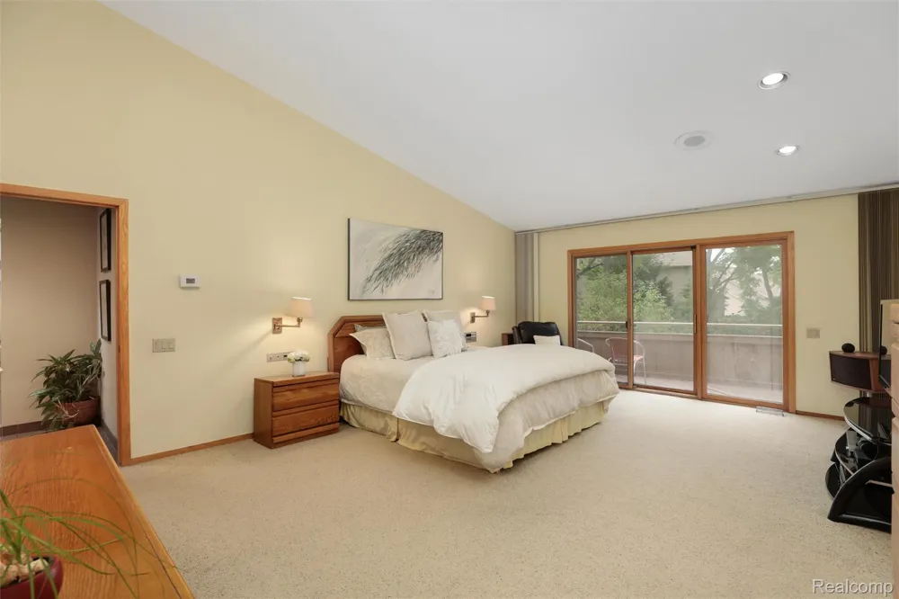 4972 Champlain Circle West Bloomfield Charter Township, MI 48323