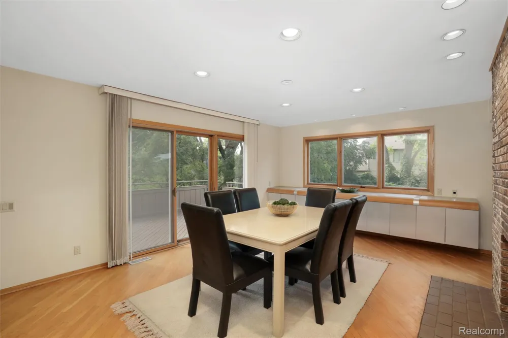 4972 Champlain Circle West Bloomfield Charter Township, MI 48323