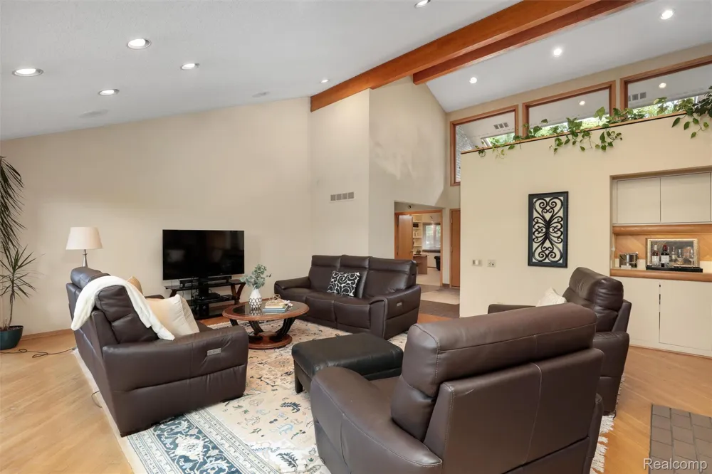 4972 Champlain Circle West Bloomfield Charter Township, MI 48323