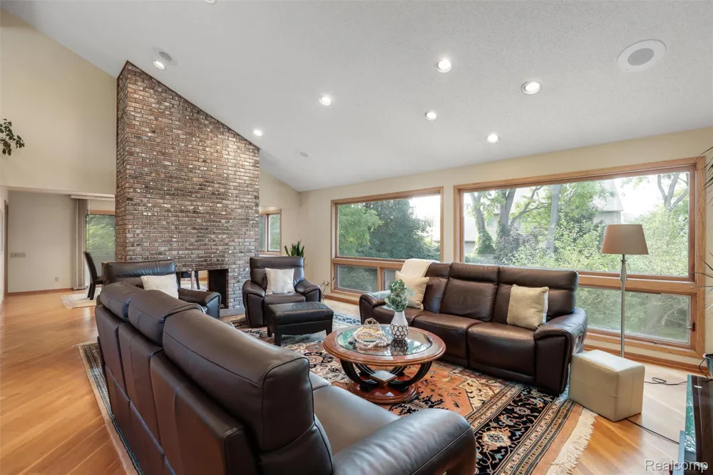 4972 Champlain Circle West Bloomfield Charter Township, MI 48323