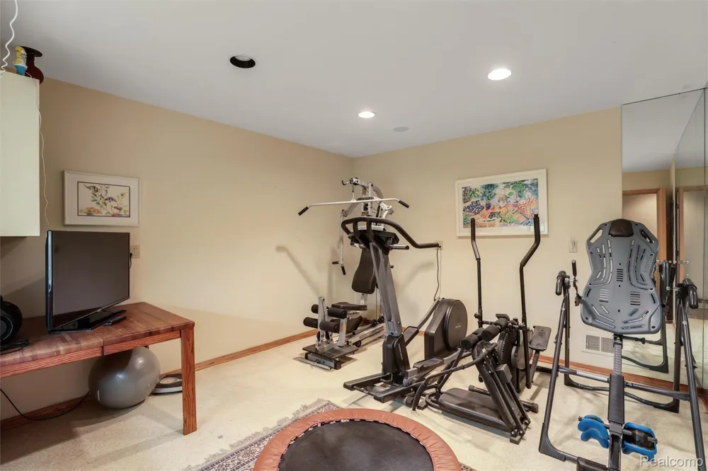 4972 Champlain Circle West Bloomfield Charter Township, MI 48323