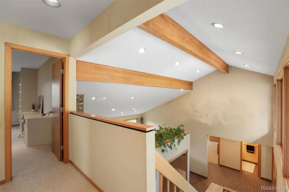 4972 Champlain Circle West Bloomfield Charter Township, MI 48323