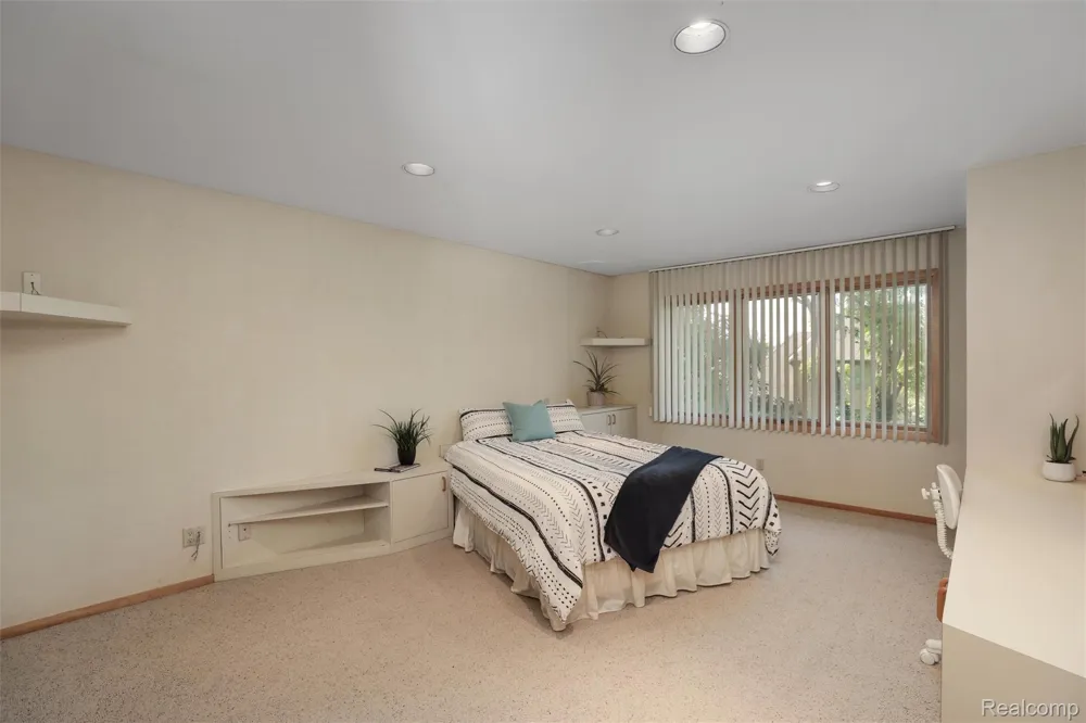 4972 Champlain Circle West Bloomfield Charter Township, MI 48323
