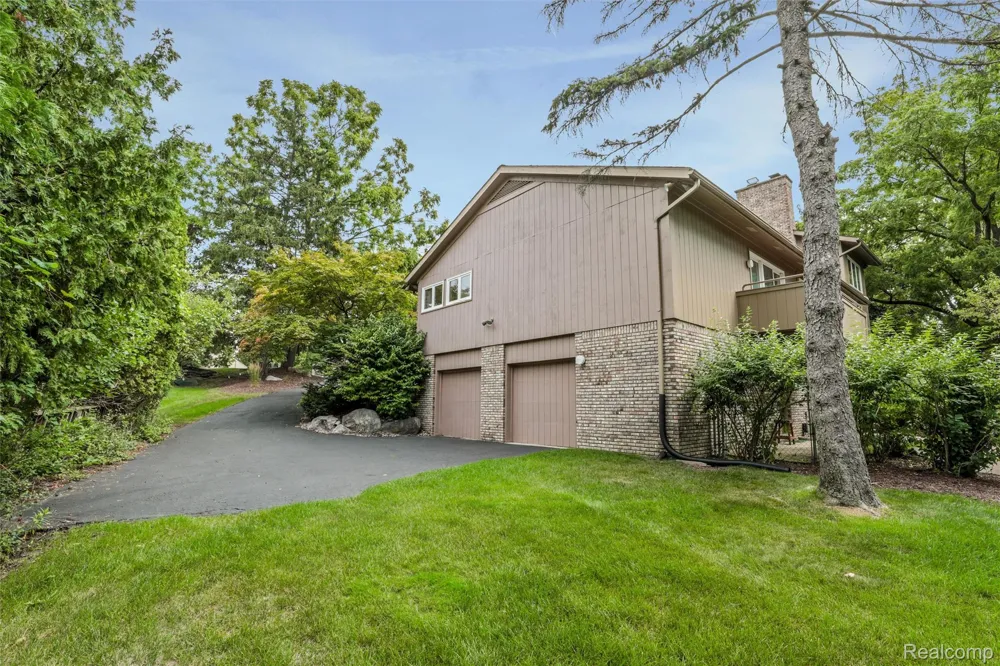 4972 Champlain Circle West Bloomfield Charter Township, MI 48323
