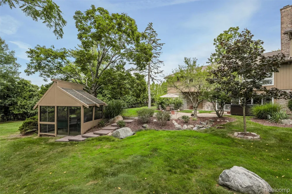 4972 Champlain Circle West Bloomfield Charter Township, MI 48323