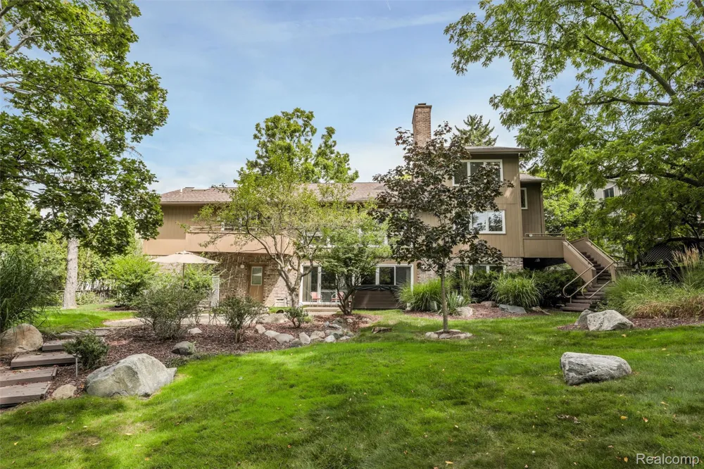 4972 Champlain Circle West Bloomfield Charter Township, MI 48323