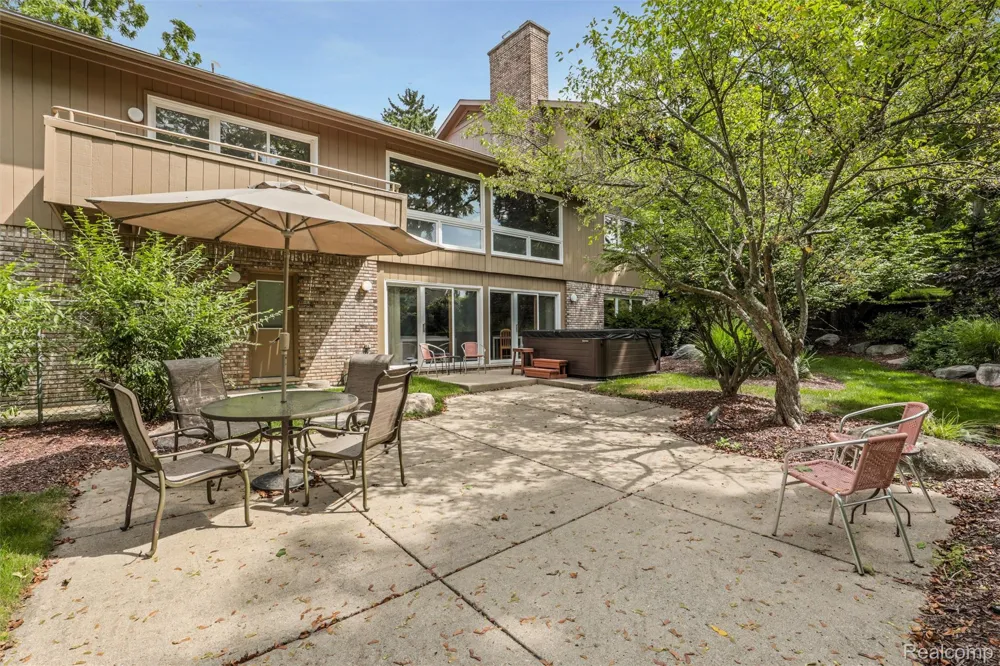 4972 Champlain Circle West Bloomfield Charter Township, MI 48323