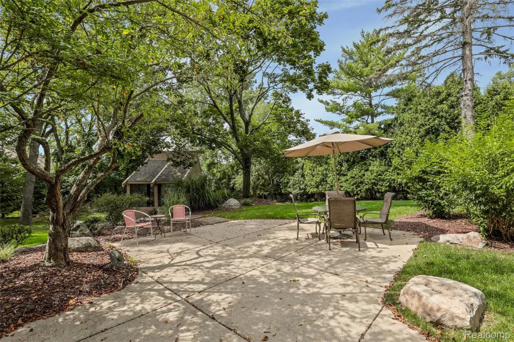 4972 Champlain Circle West Bloomfield Charter Township, MI 48323