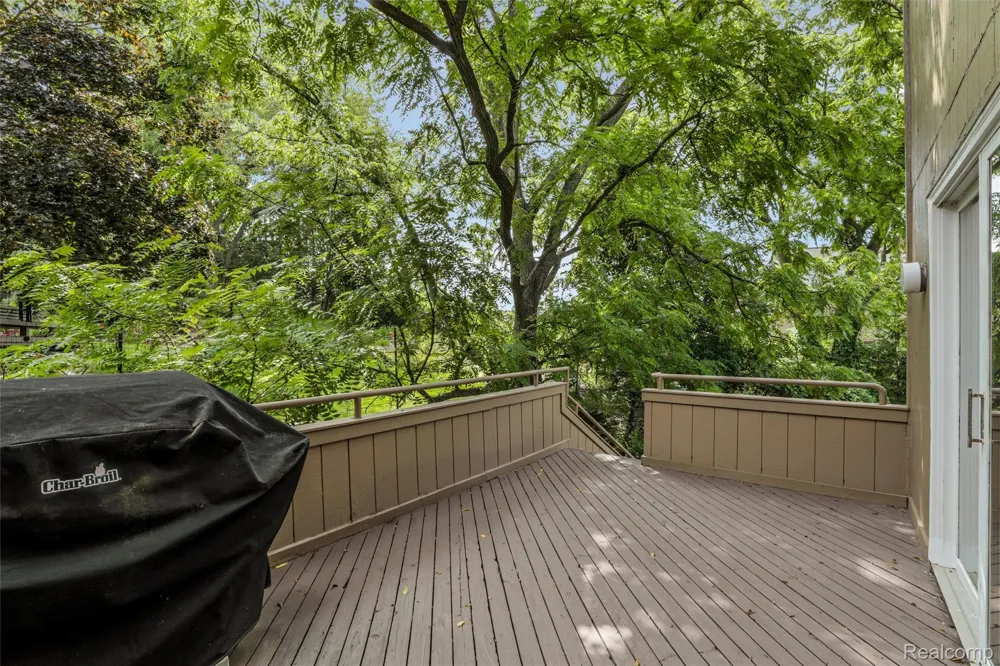 4972 Champlain Circle West Bloomfield Charter Township, MI 48323