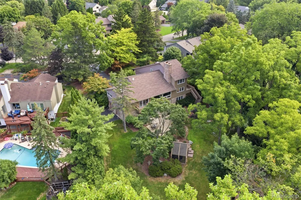 4972 Champlain Circle West Bloomfield Charter Township, MI 48323