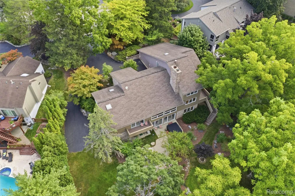 4972 Champlain Circle West Bloomfield Charter Township, MI 48323