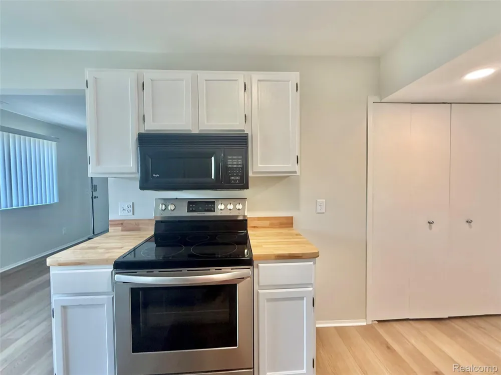 50149 N Angelo Court Chesterfield Township, MI 48047