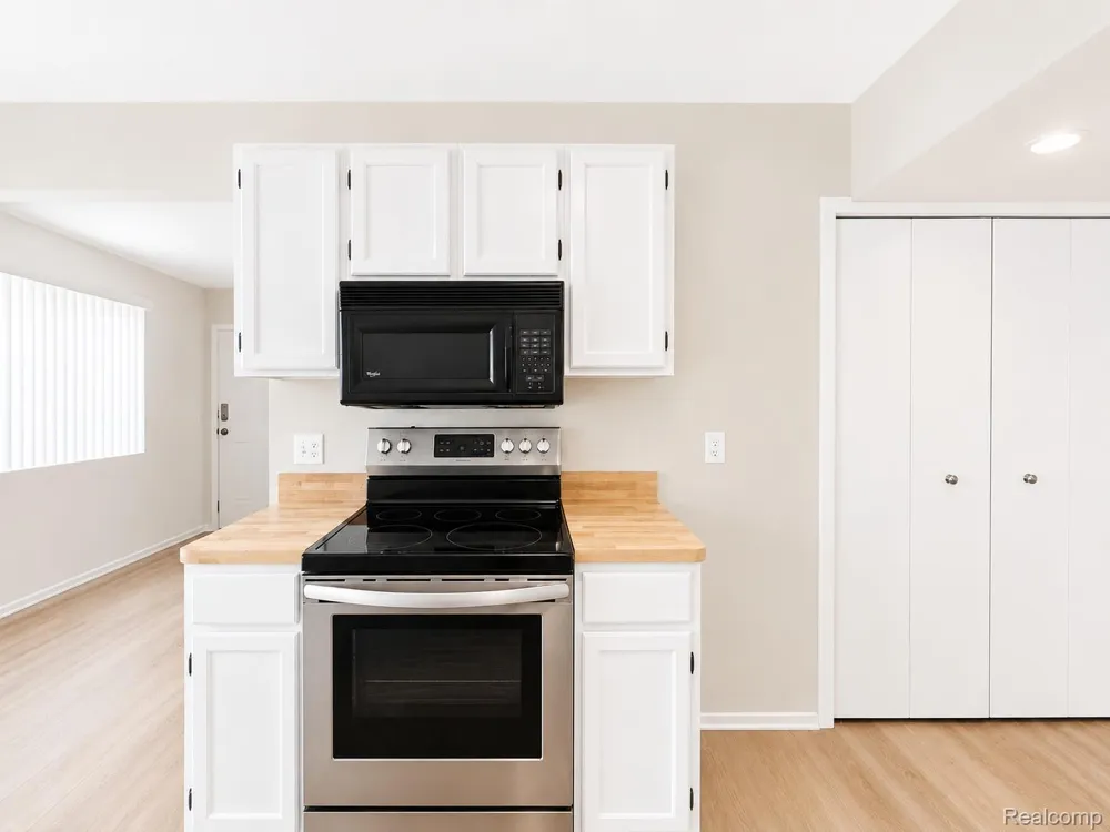 50149 N Angelo Court Chesterfield Township, MI 48047