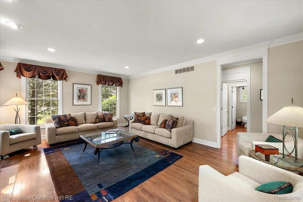 937 Mitchell Court Bloomfield Hills City, MI 48304