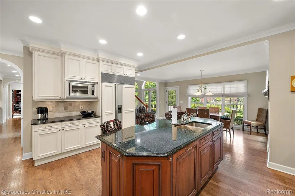 937 Mitchell Court Bloomfield Hills City, MI 48304