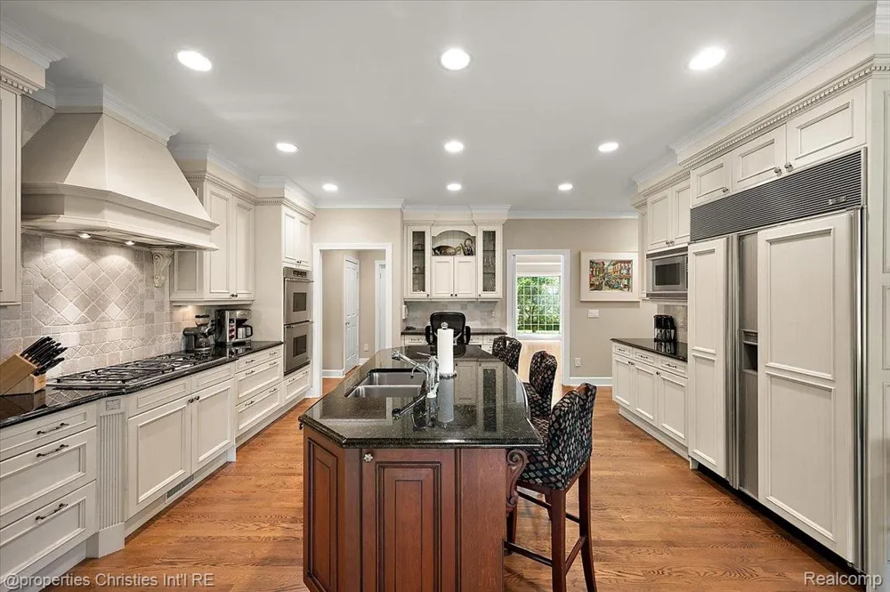 937 Mitchell Court Bloomfield Hills City, MI 48304