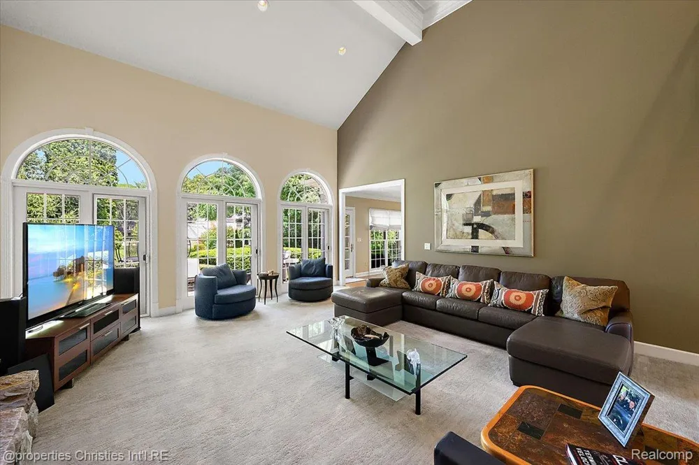 937 Mitchell Court Bloomfield Hills City, MI 48304