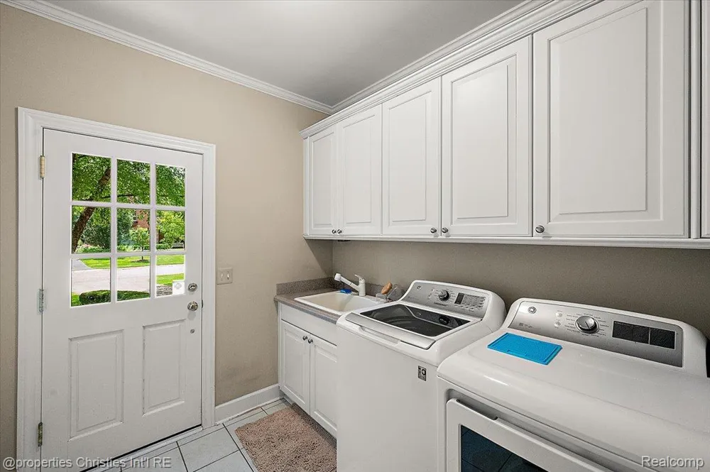 937 Mitchell Court Bloomfield Hills City, MI 48304