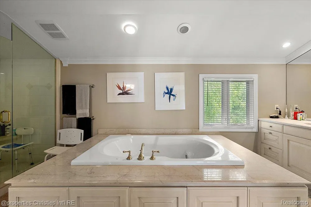 937 Mitchell Court Bloomfield Hills City, MI 48304