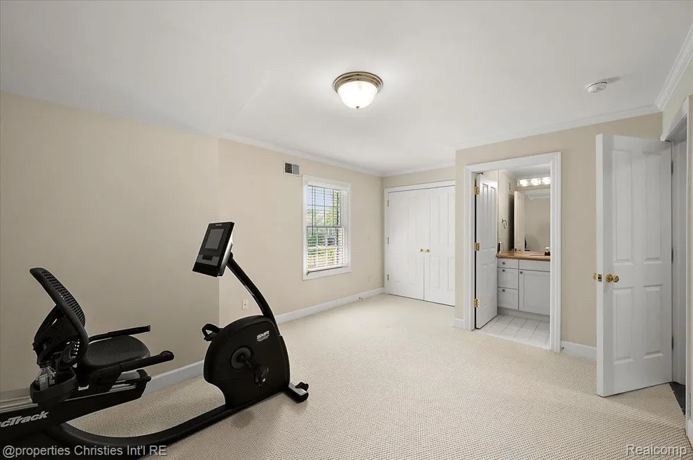 937 Mitchell Court Bloomfield Hills City, MI 48304
