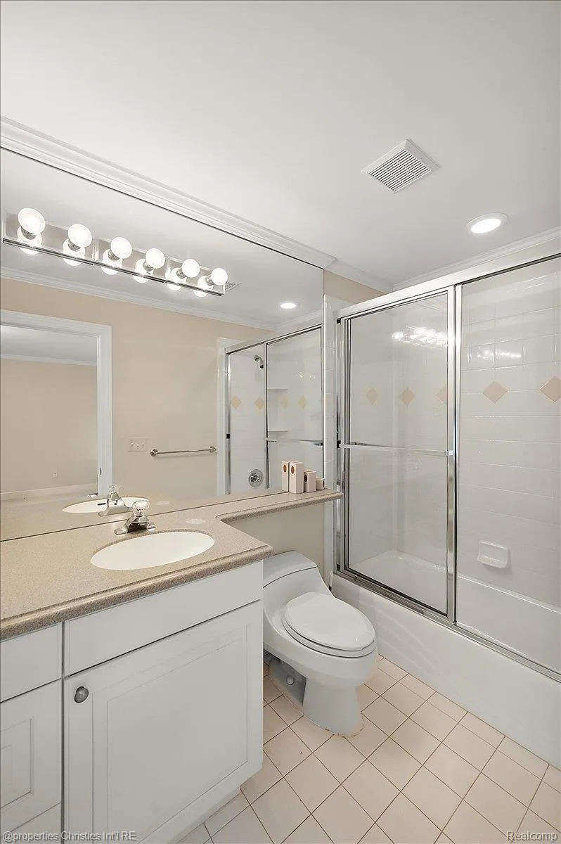 937 Mitchell Court Bloomfield Hills City, MI 48304