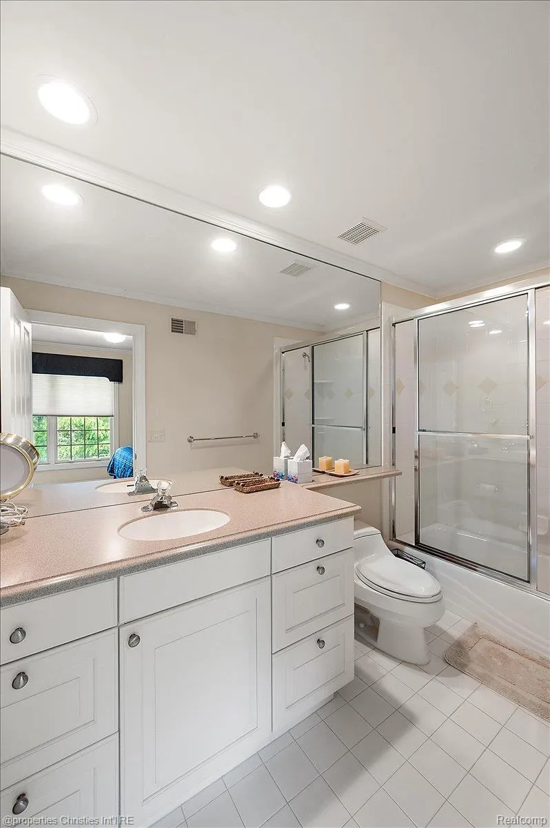 937 Mitchell Court Bloomfield Hills City, MI 48304