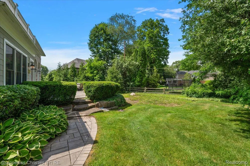937 Mitchell Court Bloomfield Hills City, MI 48304